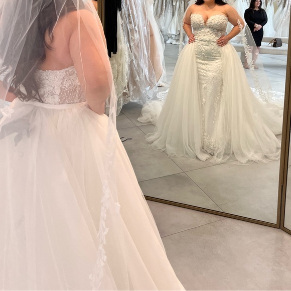 Elegant White Tulle Skirt Overlay - Picture 3 of 3